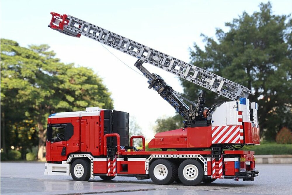 Mould King 17022 Fire Truck