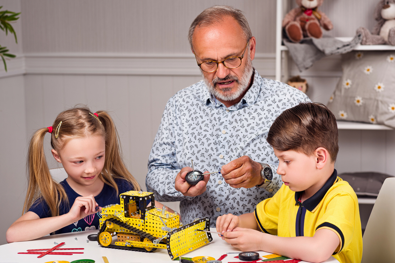 https://www.altoys.eu/Files/10/387000/387123/ProductPhotos/Source/2155588197.jpg